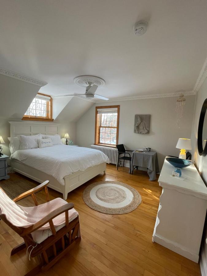 Manoir Alegria Bed & Breakfast Cowansville Eksteriør bilde